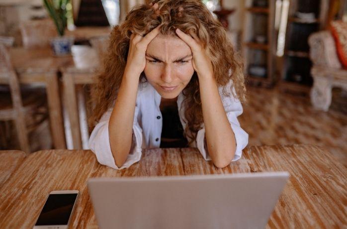frustrated women looking at her laptop